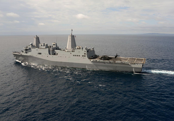 Ngạc nhiên tàu vận tải đổ bộ mang vũ khí laser của Mỹ